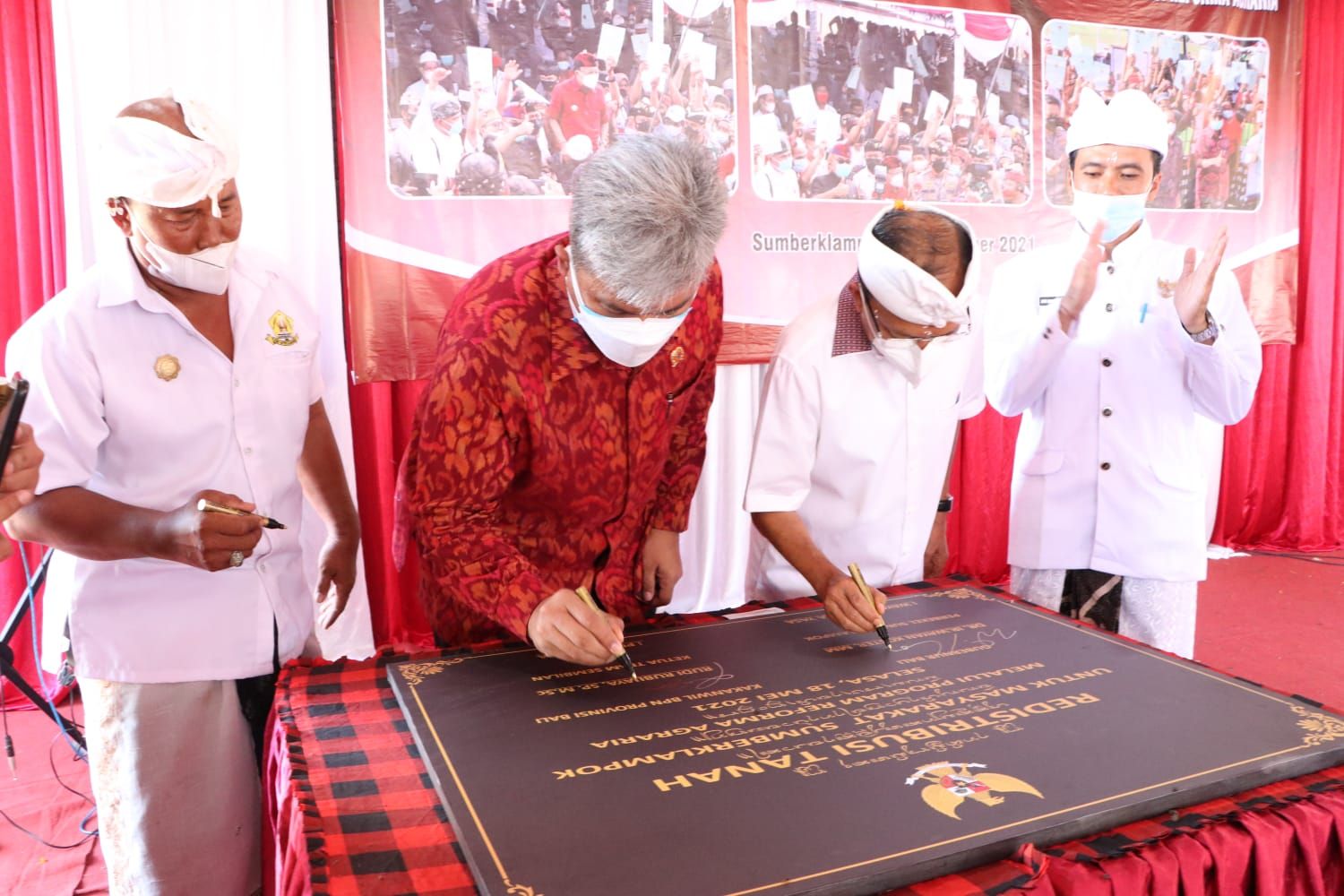 podiumnews.com-Gubernur Bali Redistribusikan Tanah Eks. HGU ke Warga Desa Sumberklampok yang Sempat Jadi Konflik 